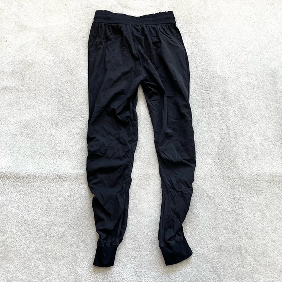 LULULEMON Beyond the Studio Jogger Size 6 Trendy Active Dance Stylish Black - Picture 3 of 7